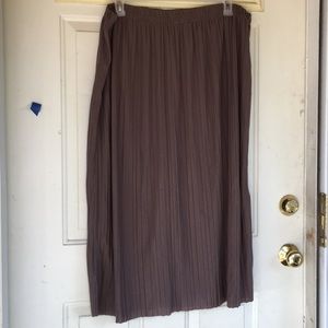 Pretty plus size stretchy taupe pleated skirt.
